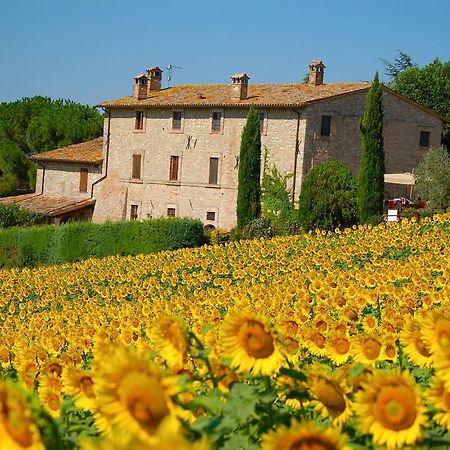 Agriturismo Casale Dei Frontini San Terenziano Kültér fotó