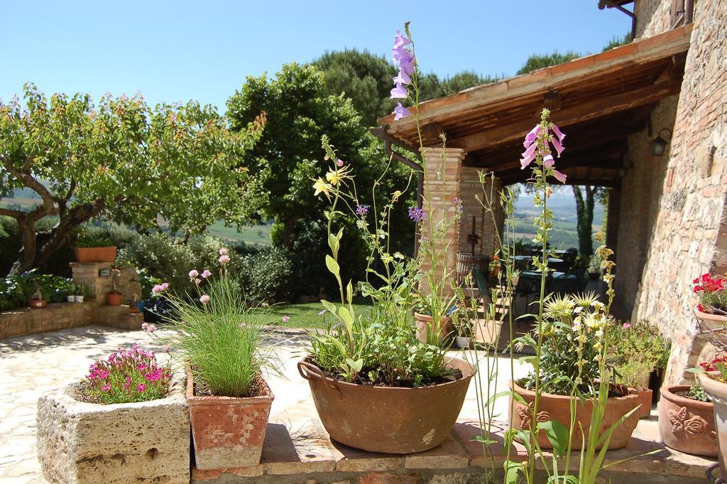 Agriturismo Casale Dei Frontini San Terenziano Kültér fotó