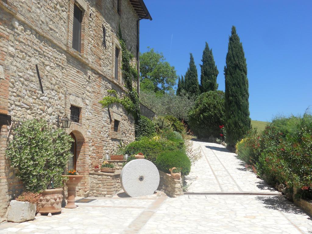 Agriturismo Casale Dei Frontini San Terenziano Kültér fotó
