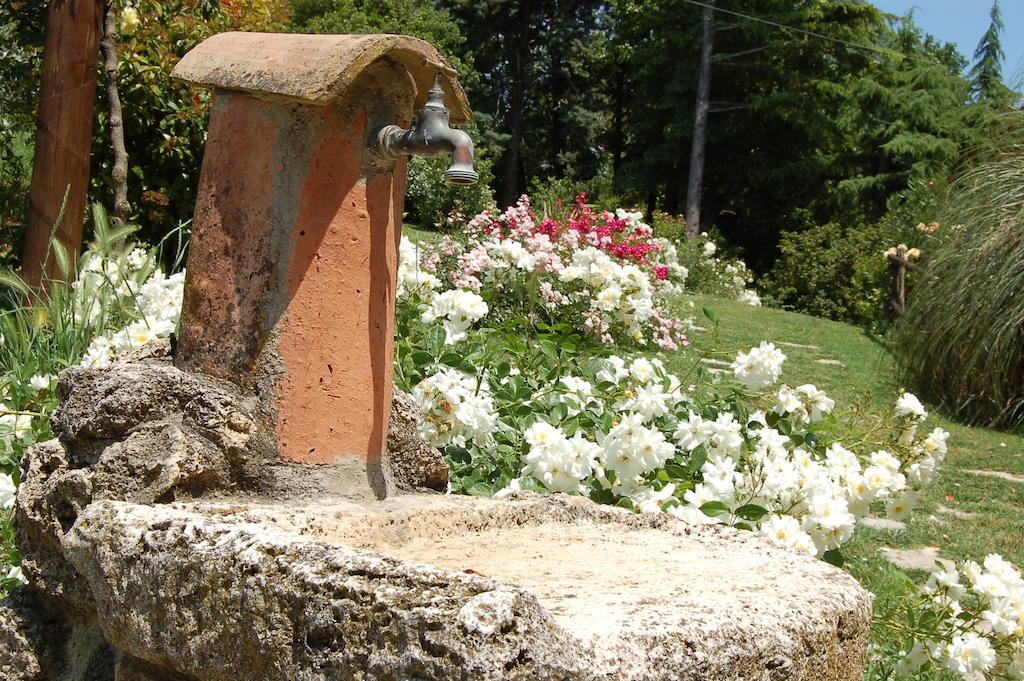 Agriturismo Casale Dei Frontini San Terenziano Kültér fotó