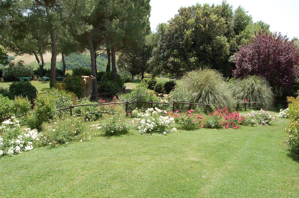 Agriturismo Casale Dei Frontini San Terenziano Kültér fotó