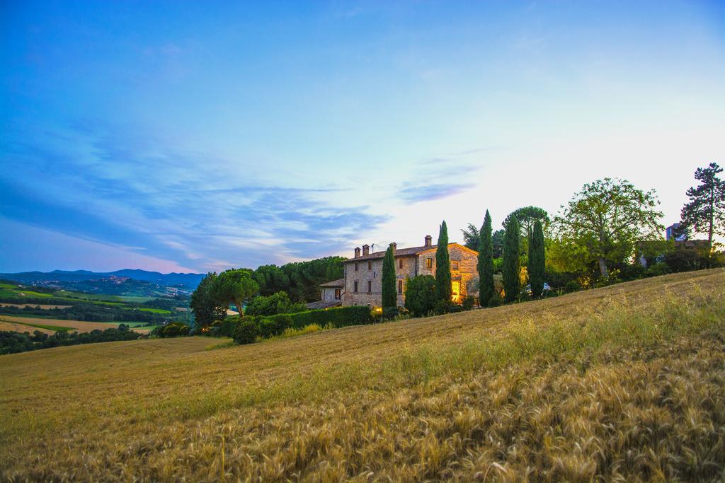 Agriturismo Casale Dei Frontini San Terenziano Kültér fotó