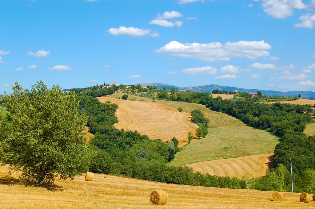 Agriturismo Casale Dei Frontini San Terenziano Kültér fotó