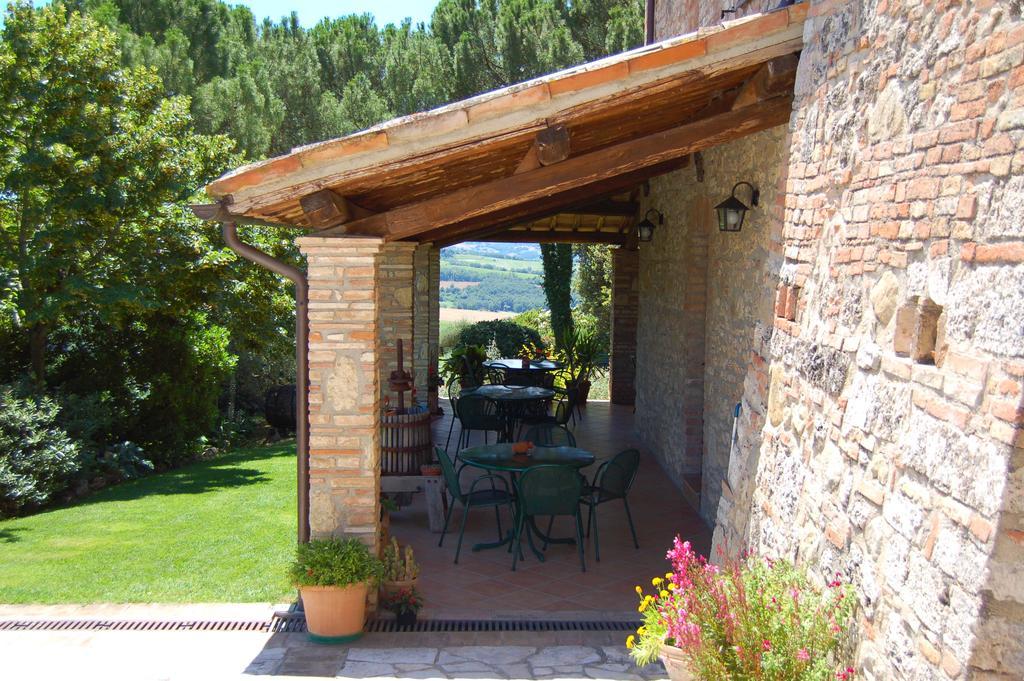 Agriturismo Casale Dei Frontini San Terenziano Kültér fotó
