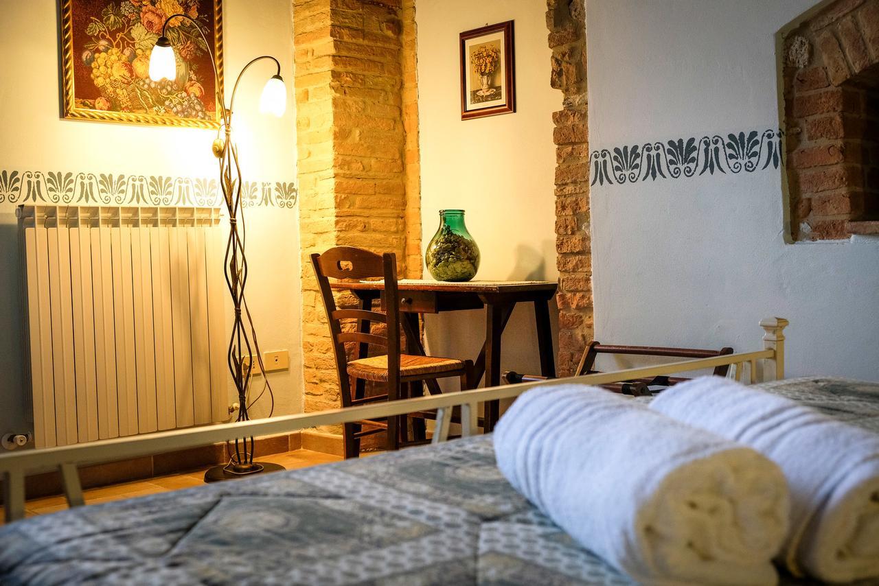 Agriturismo Casale Dei Frontini San Terenziano Kültér fotó