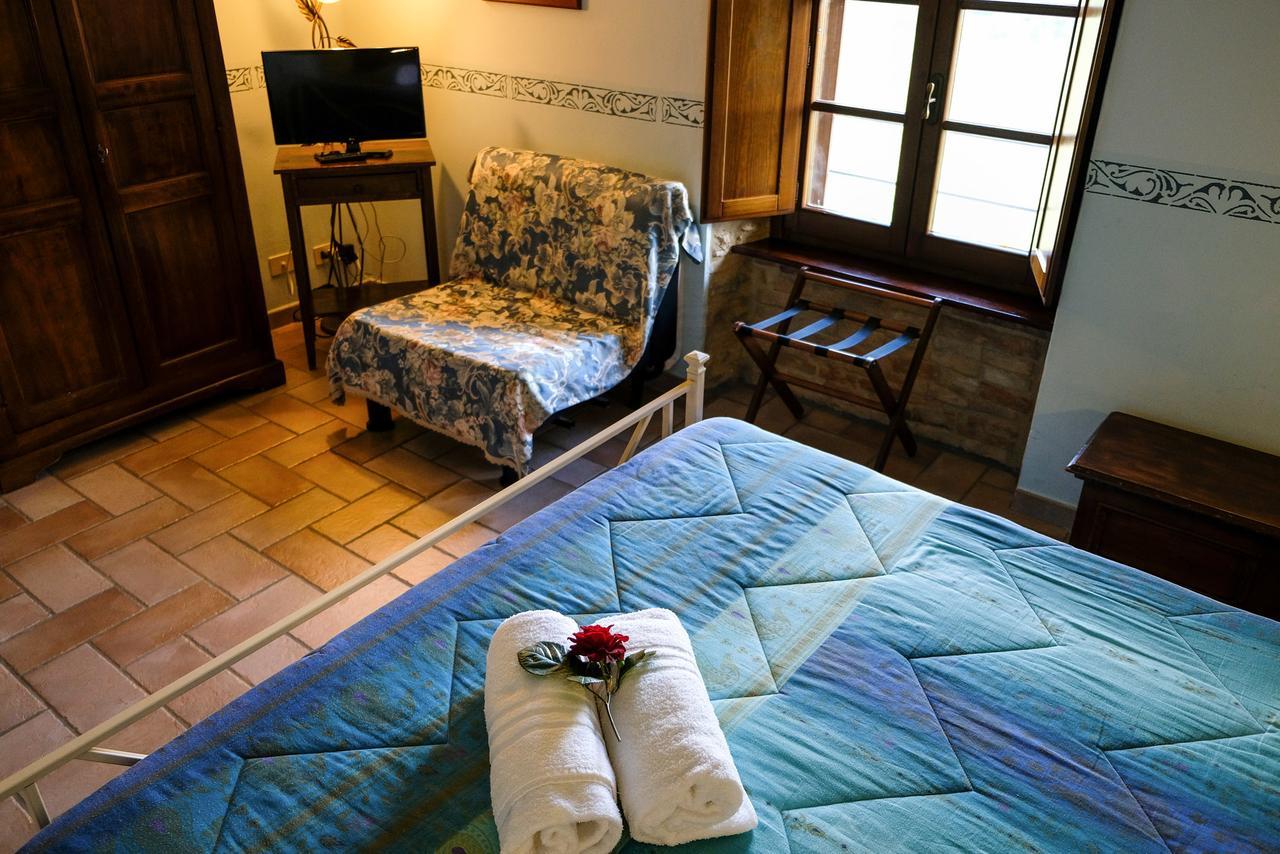 Agriturismo Casale Dei Frontini San Terenziano Kültér fotó