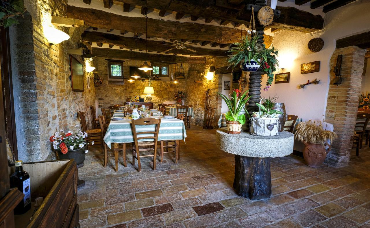 Agriturismo Casale Dei Frontini San Terenziano Kültér fotó