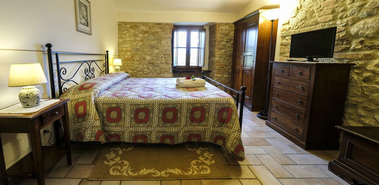 Agriturismo Casale Dei Frontini San Terenziano Kültér fotó
