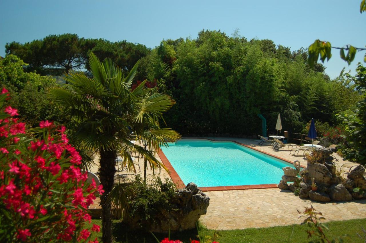 Agriturismo Casale Dei Frontini San Terenziano Kültér fotó